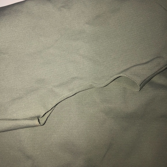 SKIMS Essential Crewneck Sleeveless Bodysuit - Picture 5 of 9